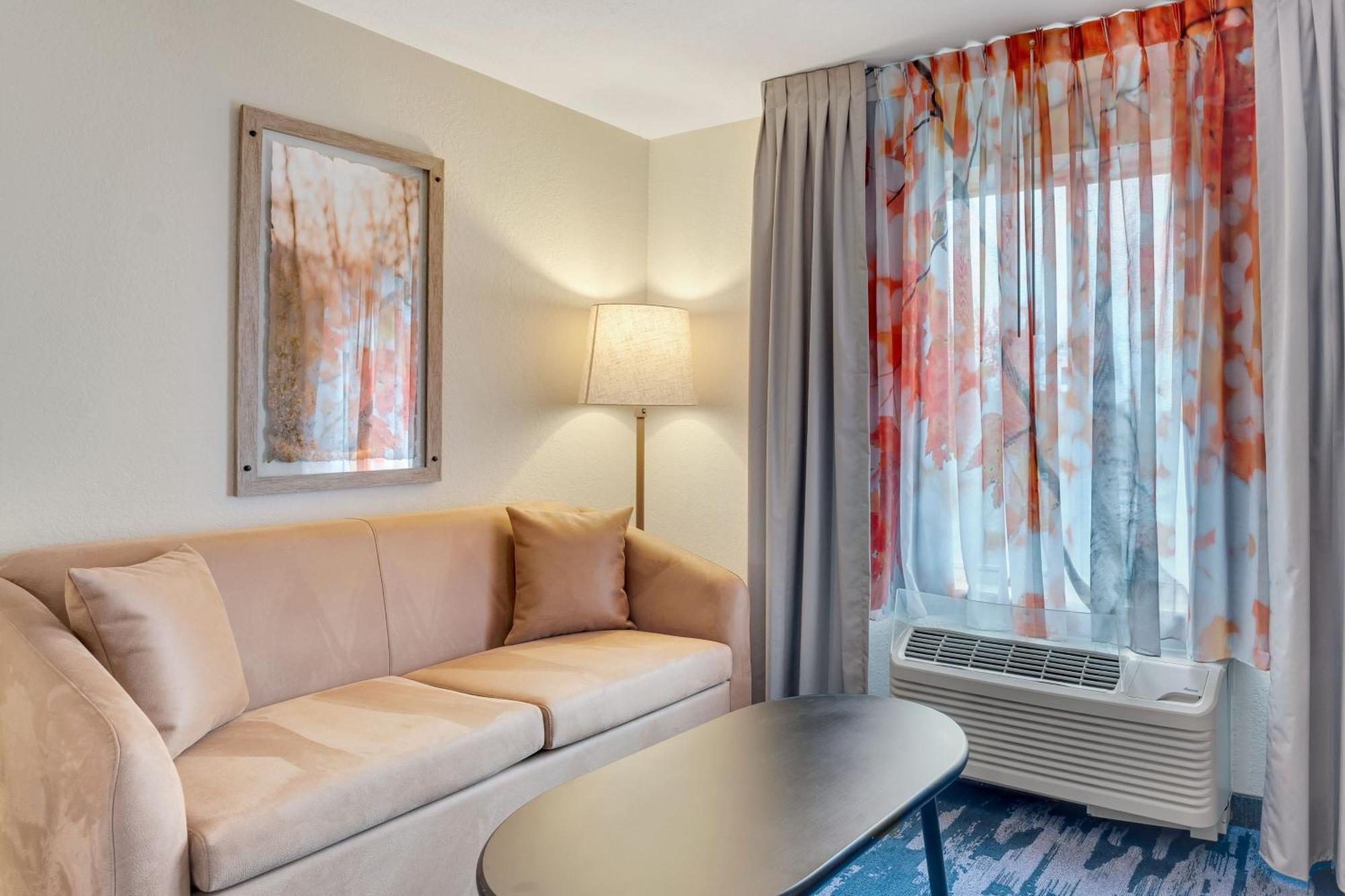 Fairfield Inn & Suites Фредериксберг Экстерьер фото