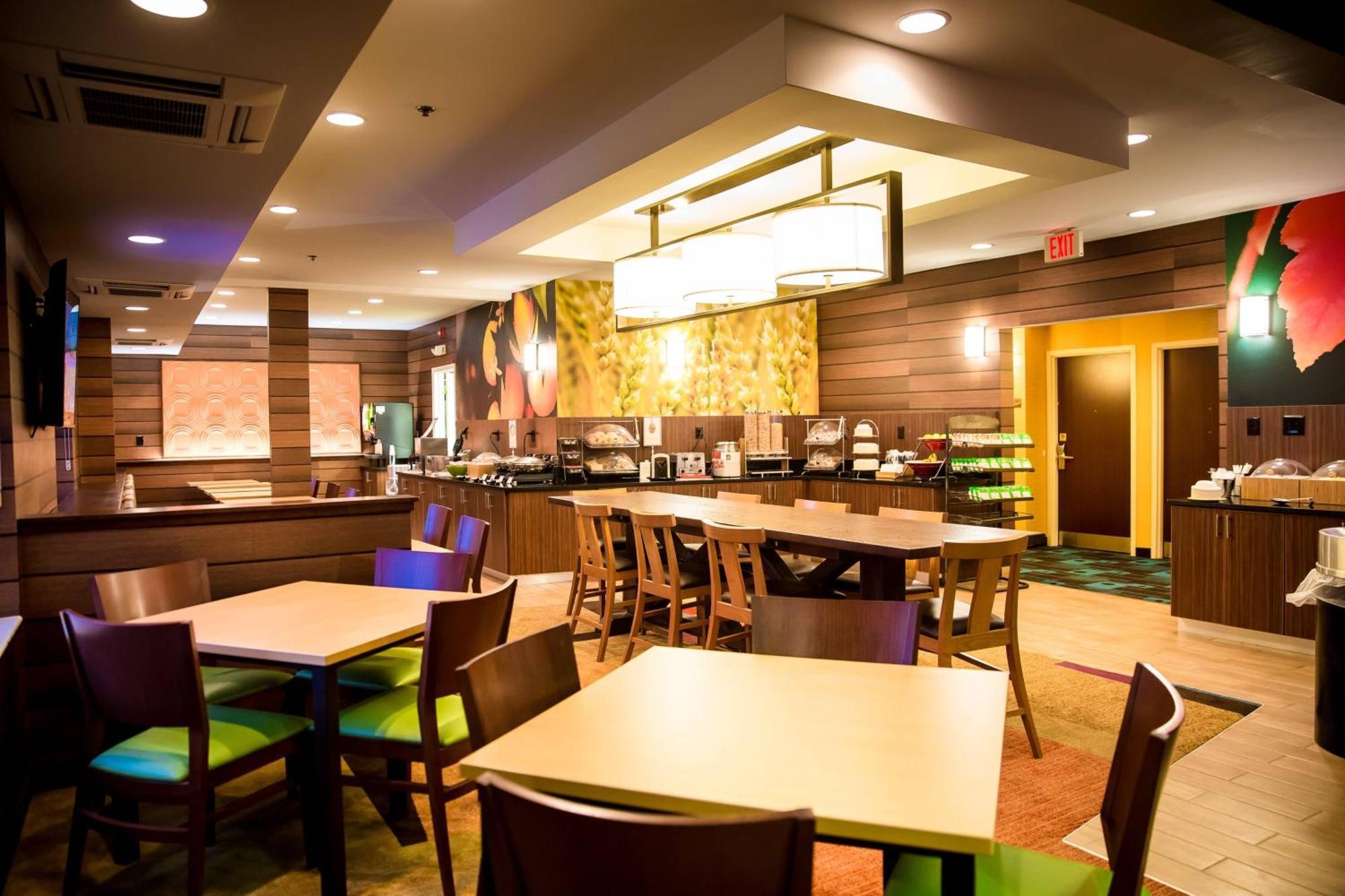 Fairfield Inn & Suites Фредериксберг Экстерьер фото