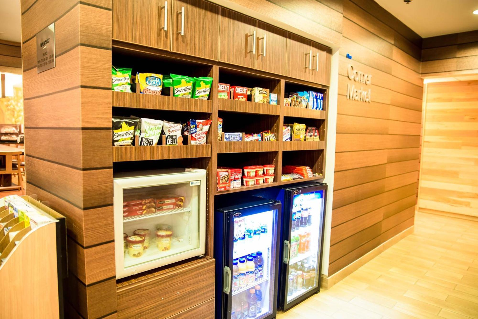 Fairfield Inn & Suites Фредериксберг Экстерьер фото