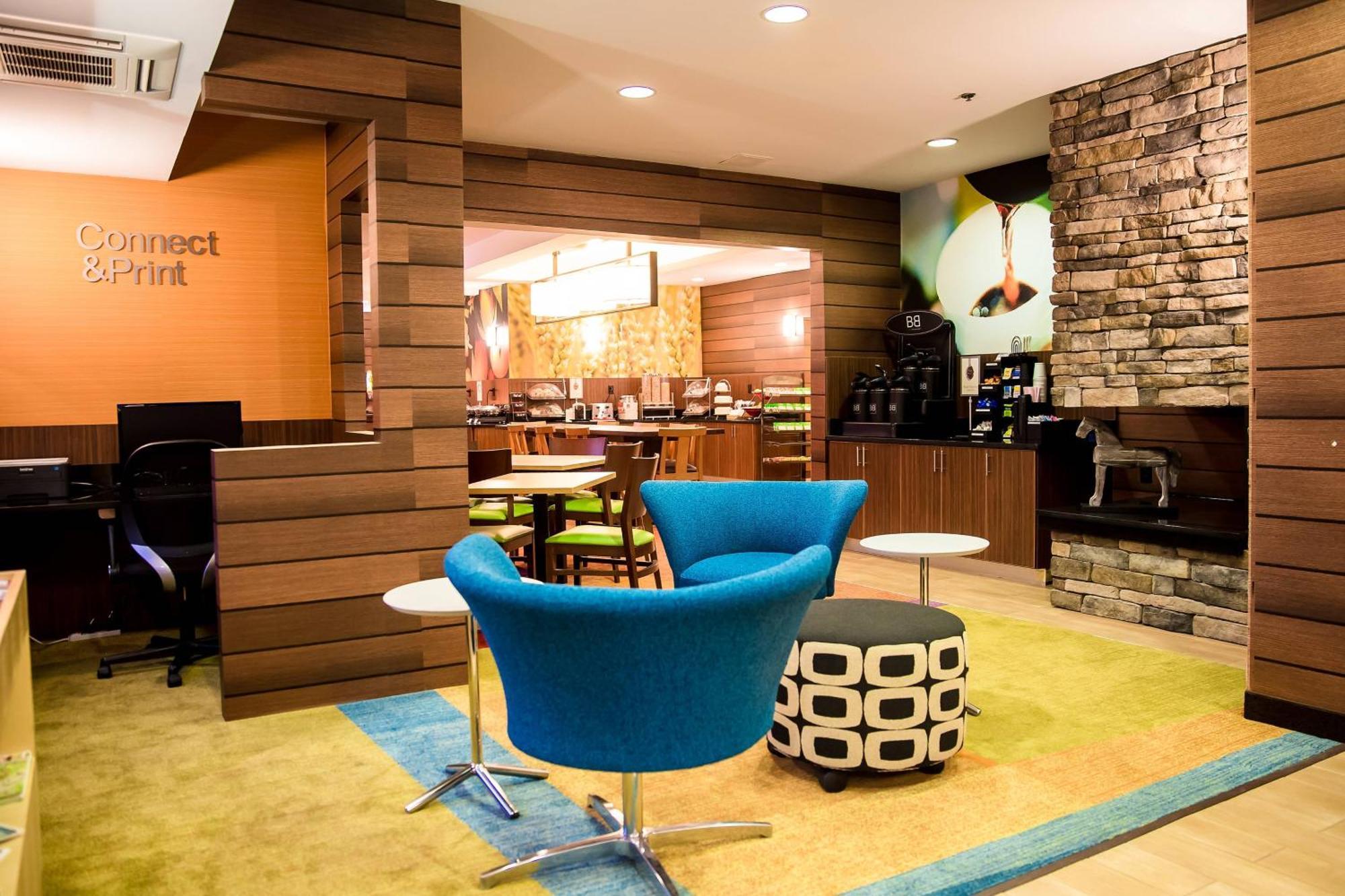 Fairfield Inn & Suites Фредериксберг Экстерьер фото