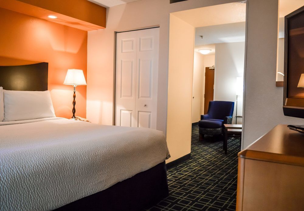 Fairfield Inn & Suites Фредериксберг Экстерьер фото