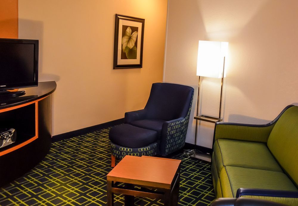 Fairfield Inn & Suites Фредериксберг Экстерьер фото