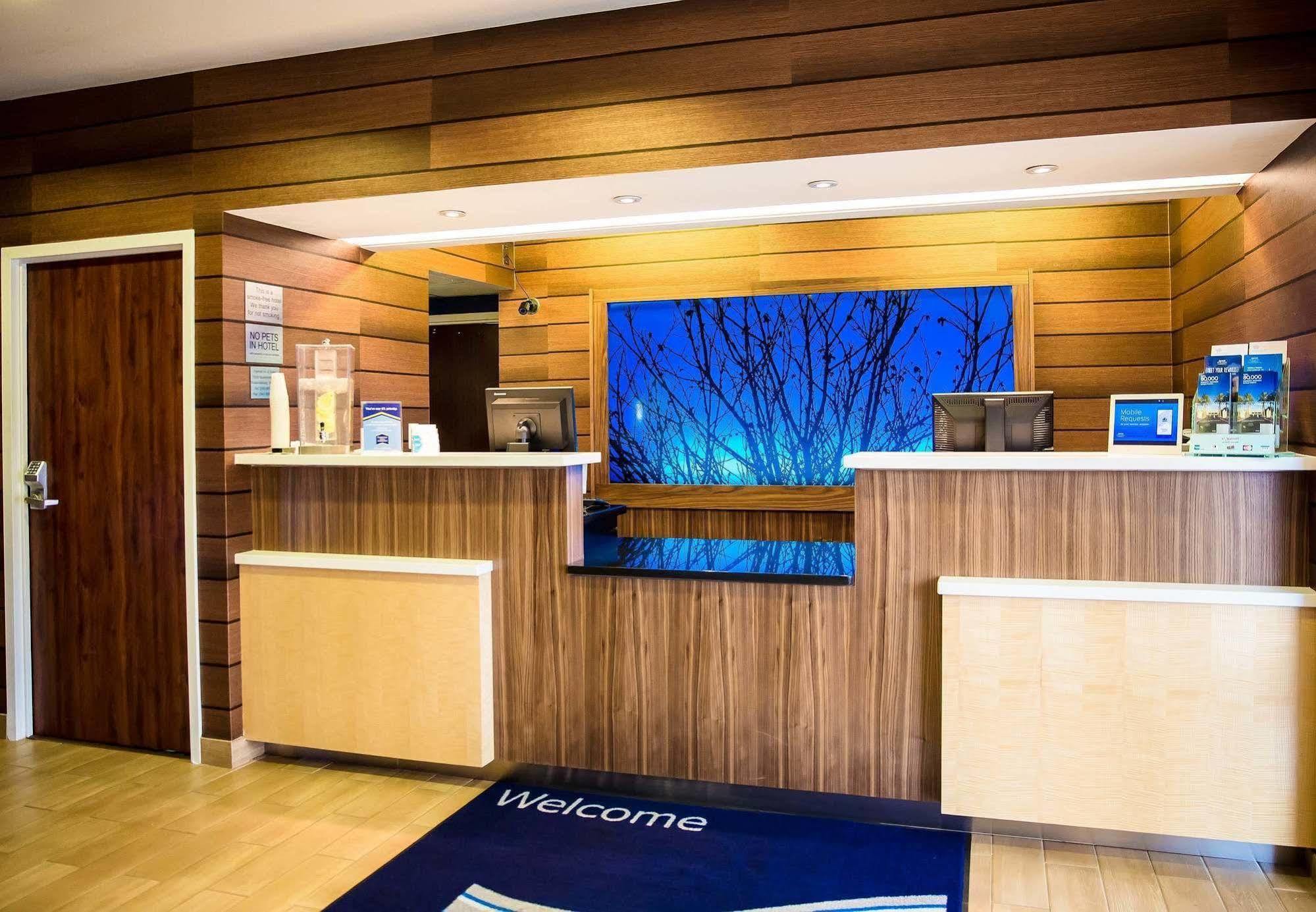 Fairfield Inn & Suites Фредериксберг Экстерьер фото
